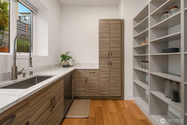 11909 90th Avenue NE, Kirkland, WA 98034