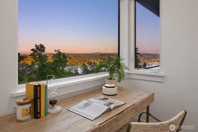 11909 90th Avenue NE, Kirkland, WA 98034