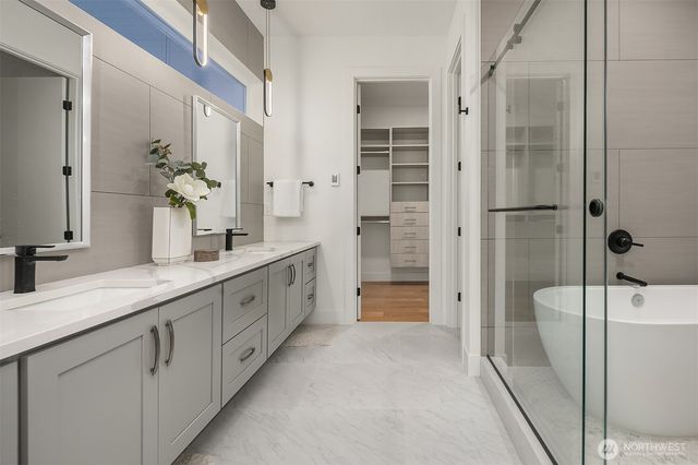 11909 90th Avenue NE, Kirkland, WA 98034