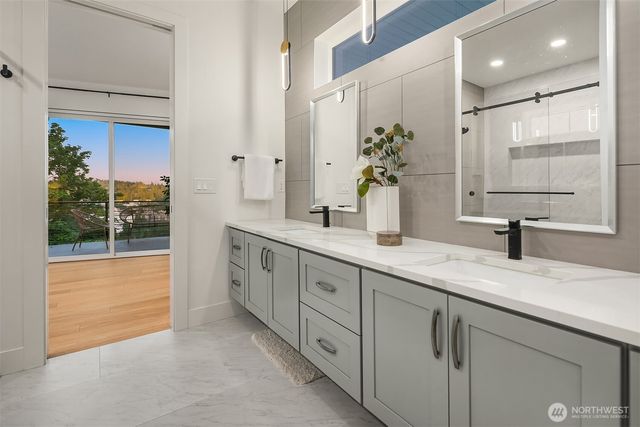 11909 90th Avenue NE, Kirkland, WA 98034