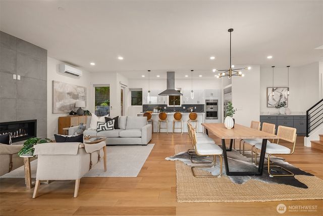 11909 90th Avenue NE, Kirkland, WA 98034