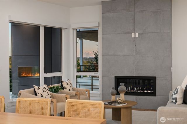 11909 90th Avenue NE, Kirkland, WA 98034