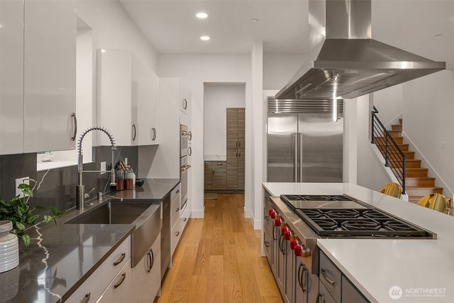 11909 90th Avenue NE, Kirkland, WA 98034