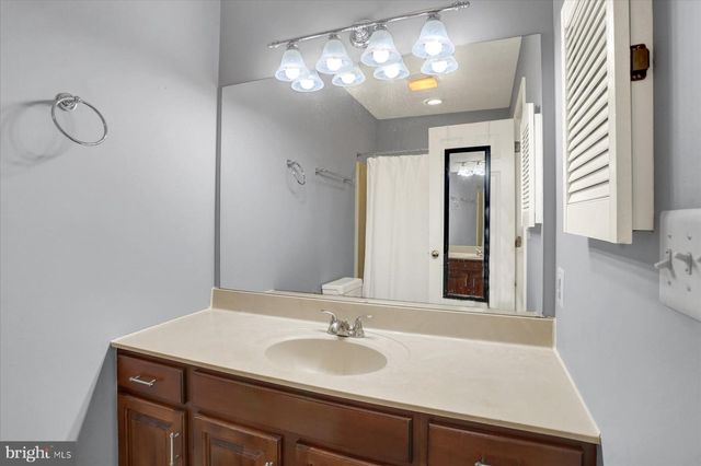 2063 D RALEIGH RD, Hummelstown, PA 17036