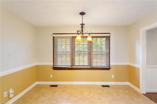 6 Kirby CT, Poquoson, VA 23662