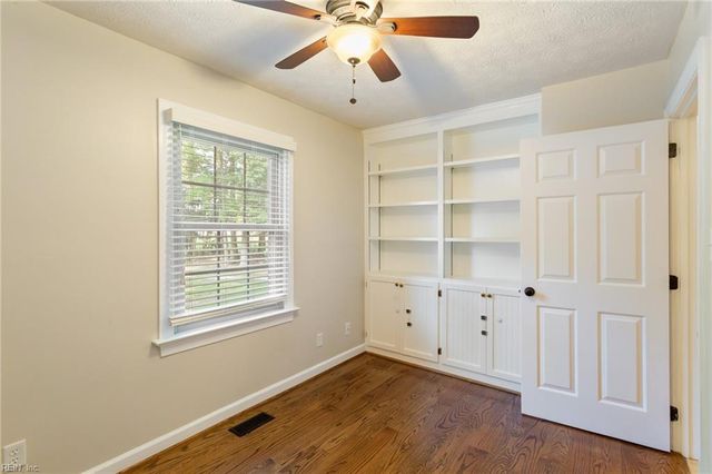 6 Kirby CT, Poquoson, VA 23662