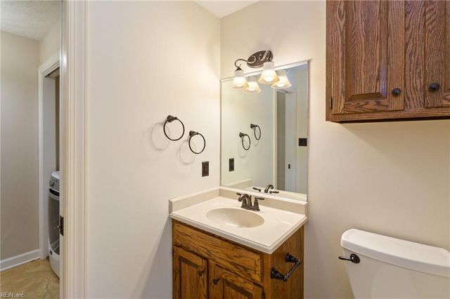 6 Kirby CT, Poquoson, VA 23662