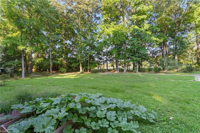 6 Kirby CT, Poquoson, VA 23662