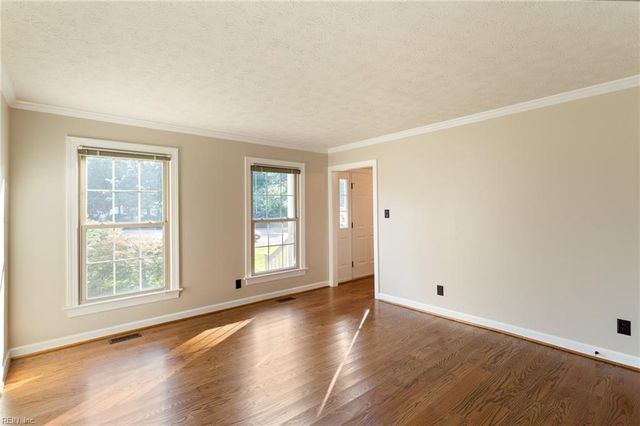 6 Kirby CT, Poquoson, VA 23662