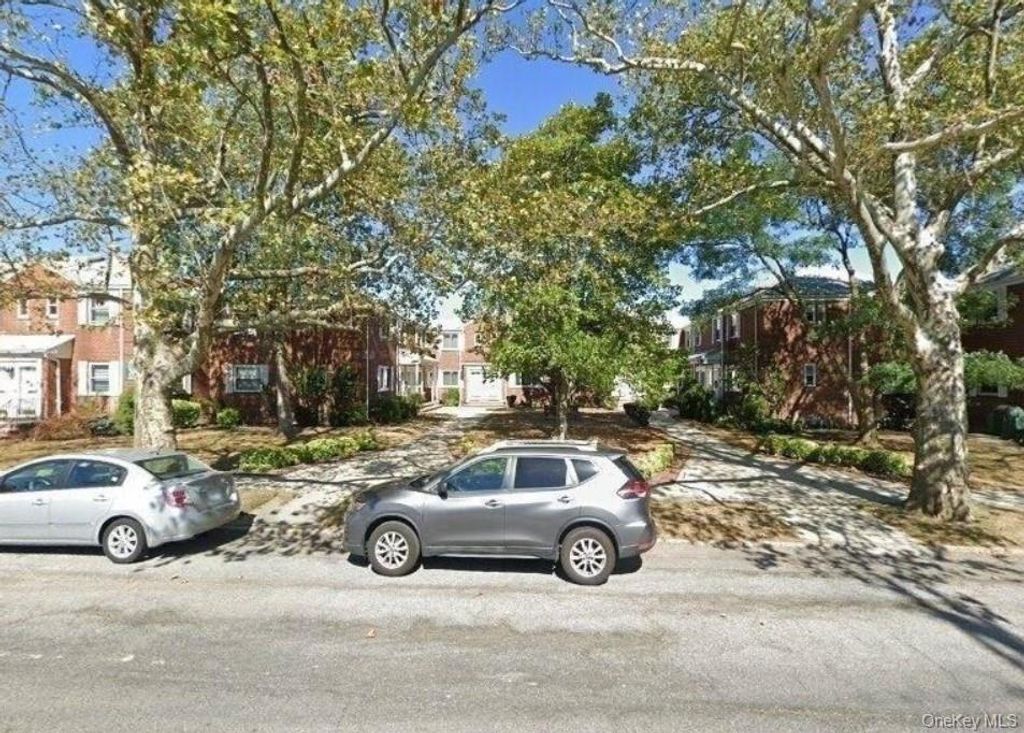 76-37 Commonwealth Boulevard 2, Bellerose, NY 11426