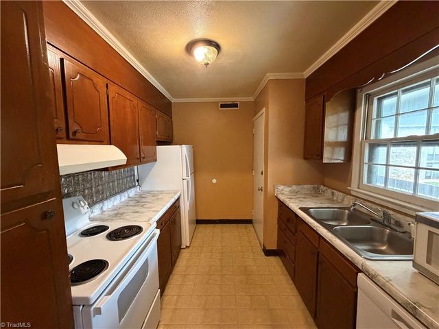 2958 Ramsgate Court, Winston-salem, NC 27106