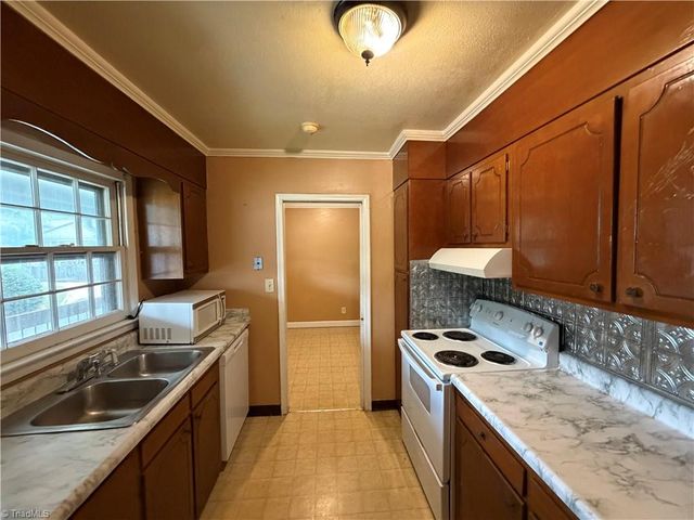 2958 Ramsgate Court, Winston-salem, NC 27106