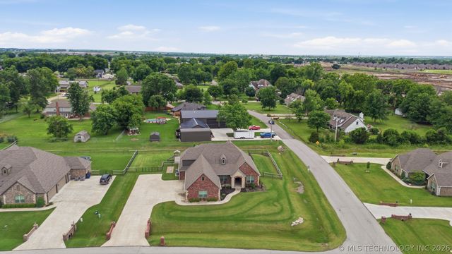 15402 E 82nd Street North, Owasso, OK 74055