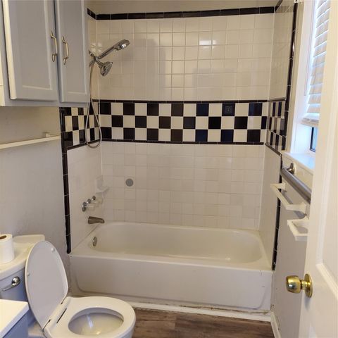 6047 W Creek Road, East Bernard, TX 77435