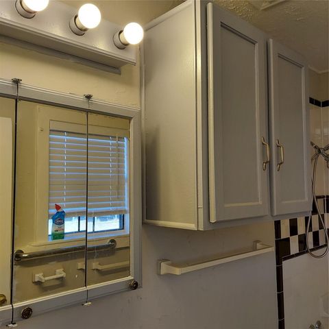 6047 W Creek Road, East Bernard, TX 77435