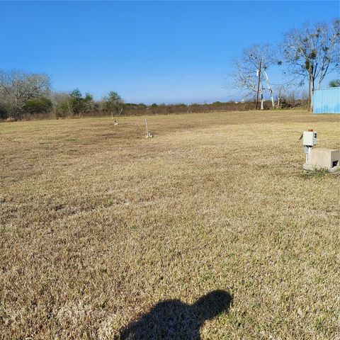 6047 W Creek Road, East Bernard, TX 77435