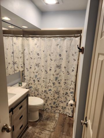 2149 Country Club Drive 16, Woodridge, IL 60517