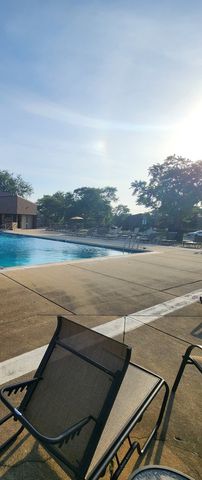 2149 Country Club Drive 16, Woodridge, IL 60517