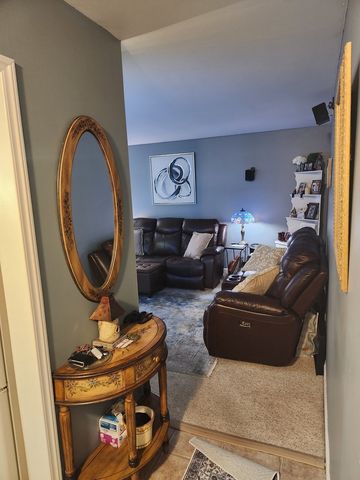 2149 Country Club Drive 16, Woodridge, IL 60517