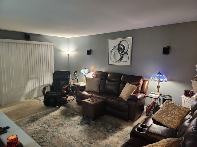 2149 Country Club Drive 16, Woodridge, IL 60517