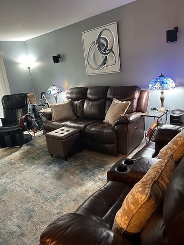 2149 Country Club Drive 16, Woodridge, IL 60517