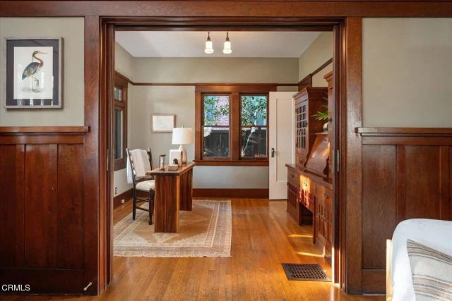 116 N Meridith Avenue, Pasadena, CA 91106