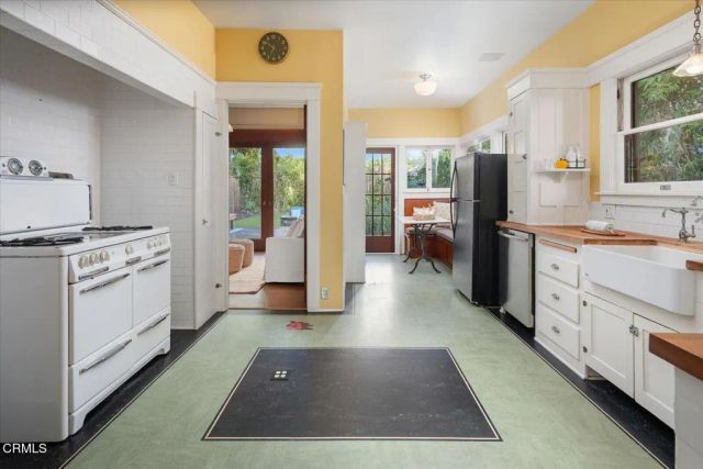 116 N Meridith Avenue, Pasadena, CA 91106