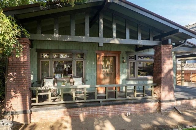 116 N Meridith Avenue, Pasadena, CA 91106
