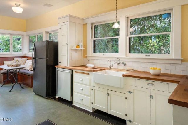 116 N Meridith Avenue, Pasadena, CA 91106