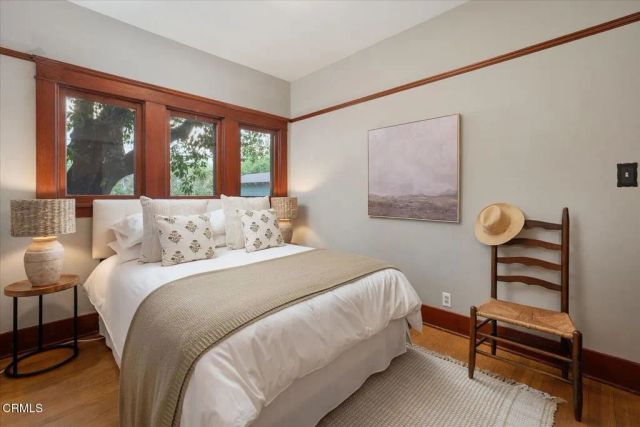 116 N Meridith Avenue, Pasadena, CA 91106