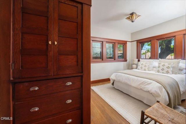 116 N Meridith Avenue, Pasadena, CA 91106
