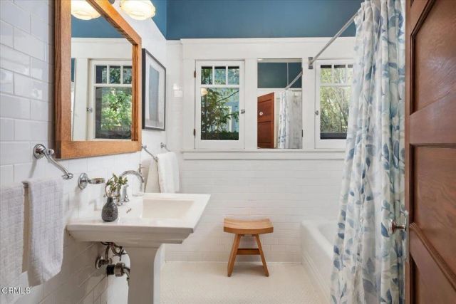 116 N Meridith Avenue, Pasadena, CA 91106