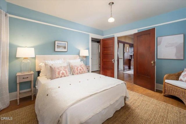 116 N Meridith Avenue, Pasadena, CA 91106