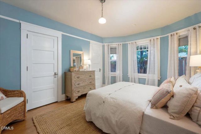 116 N Meridith Avenue, Pasadena, CA 91106