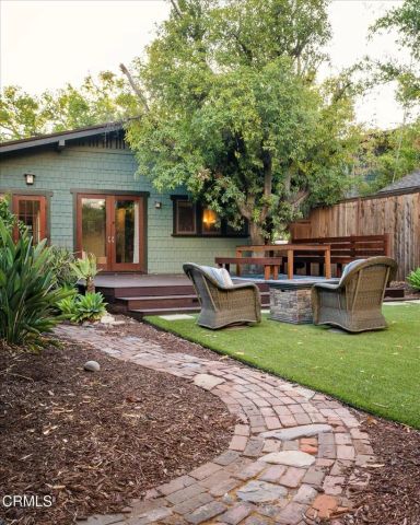 116 N Meridith Avenue, Pasadena, CA 91106