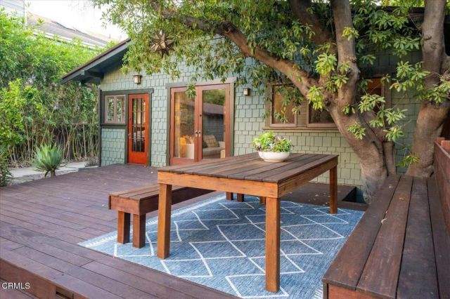 116 N Meridith Avenue, Pasadena, CA 91106