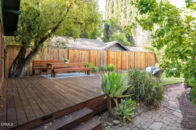 116 N Meridith Avenue, Pasadena, CA 91106