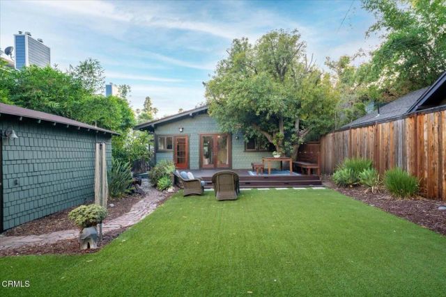116 N Meridith Avenue, Pasadena, CA 91106