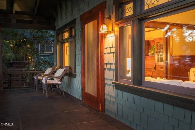 116 N Meridith Avenue, Pasadena, CA 91106