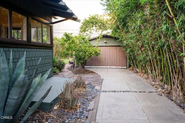 116 N Meridith Avenue, Pasadena, CA 91106