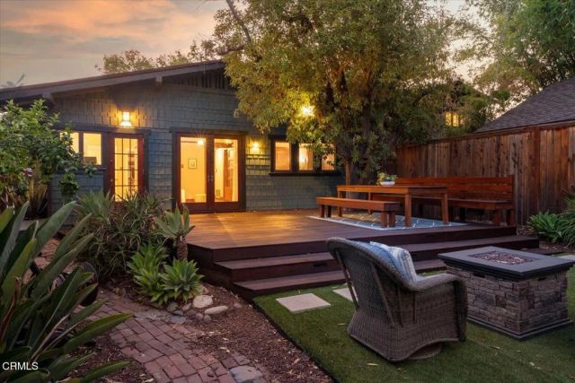 116 N Meridith Avenue, Pasadena, CA 91106