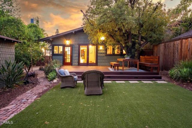 116 N Meridith Avenue, Pasadena, CA 91106