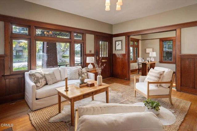 116 N Meridith Avenue, Pasadena, CA 91106