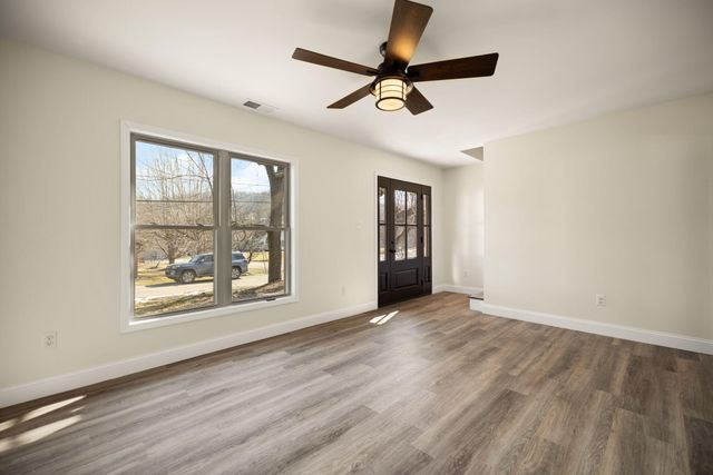 220 Newcomb Avenue, Mt Vernon, KY 40456