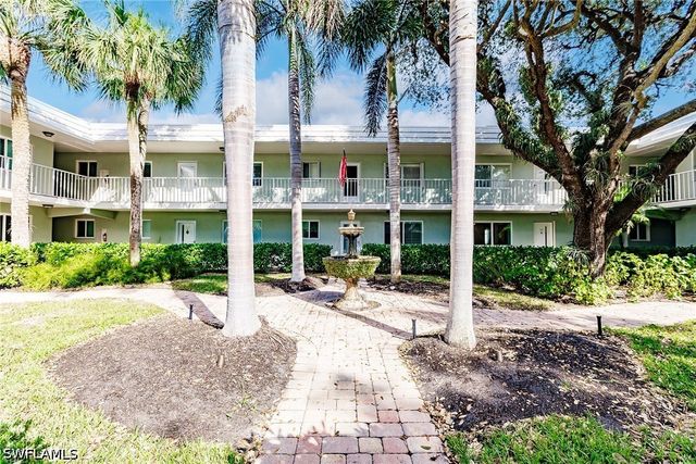 527 Broad AVE S 527, Naples, FL 34102