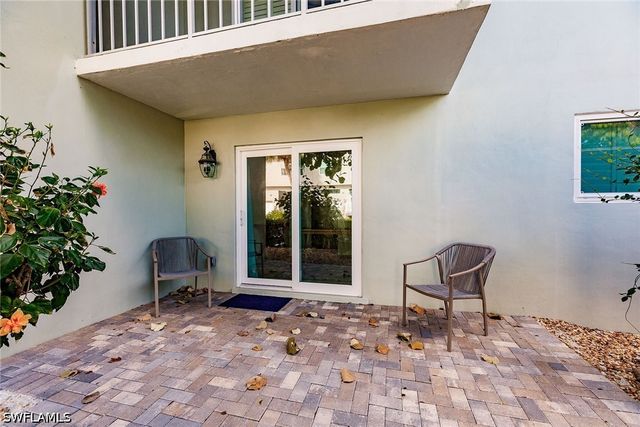 527 Broad AVE S 527, Naples, FL 34102