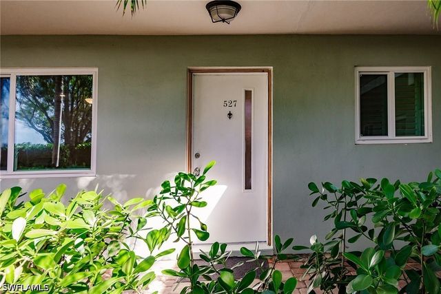 527 Broad AVE S 527, Naples, FL 34102