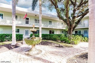 527 Broad AVE S 527, Naples, FL 34102