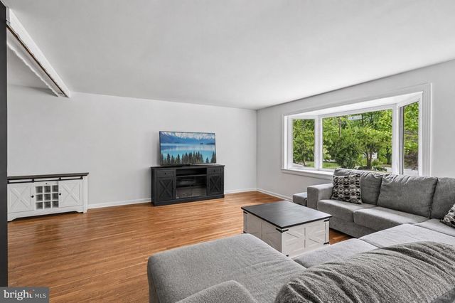 150 NELSON DR, Williamstown, NJ 08094