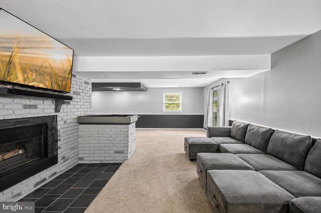 150 NELSON DR, Williamstown, NJ 08094